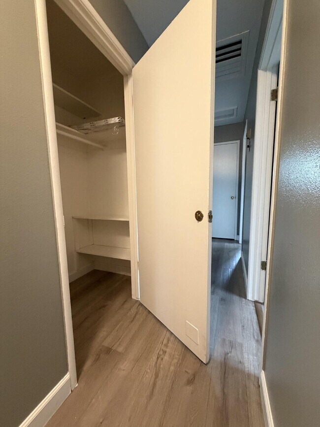 Building Photo - Charming 3-Bed, 2-Bath Gem with 1,372 Sq Ft of Comfort in Modesto!