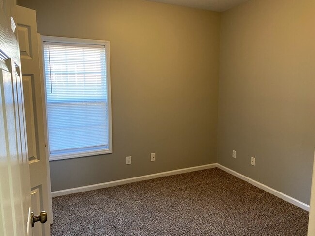 Building Photo - 3514 Choctaw Dr SE