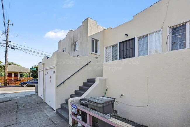 Building Photo - 3953 Angelo Ave