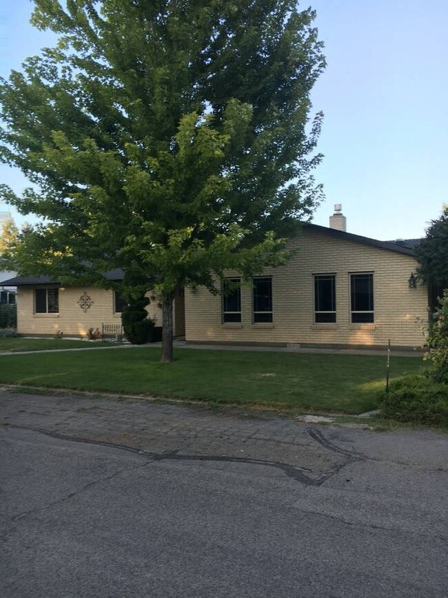Building Photo - 2224 N Bryson Rd