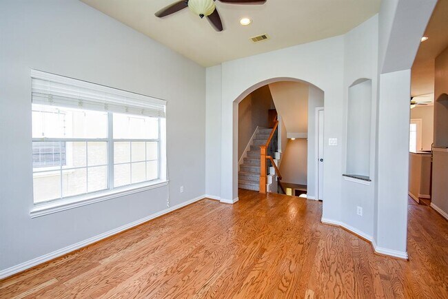 Building Photo - 5615 Winsome Ln