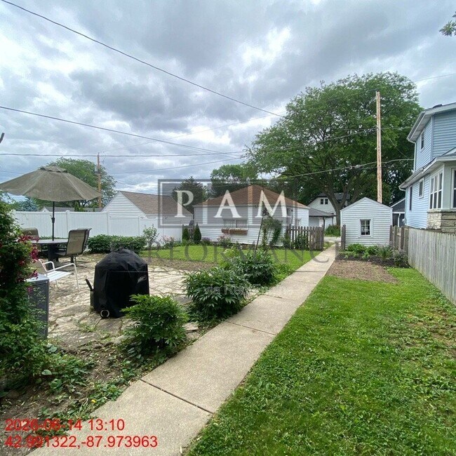 Building Photo - 2922 S 48th St