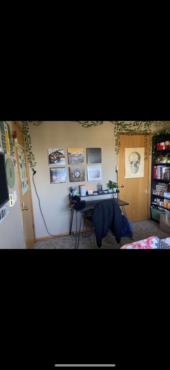 Building Photo - Steps from Campus, Minutes to Downtown – 4BR Apartment on N Forest St | Pre-Leasing July 2026