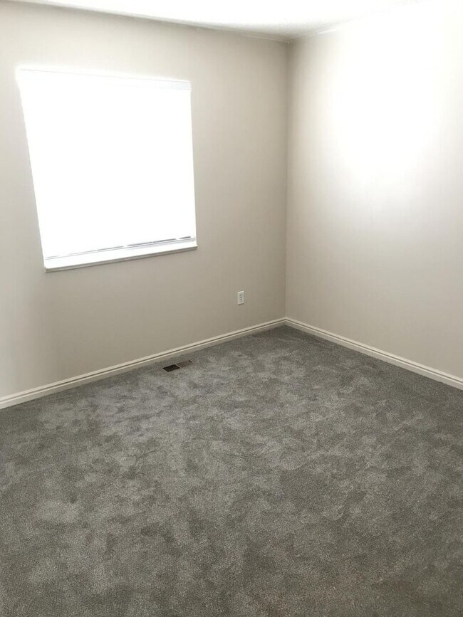 Building Photo - 808 S 150 E