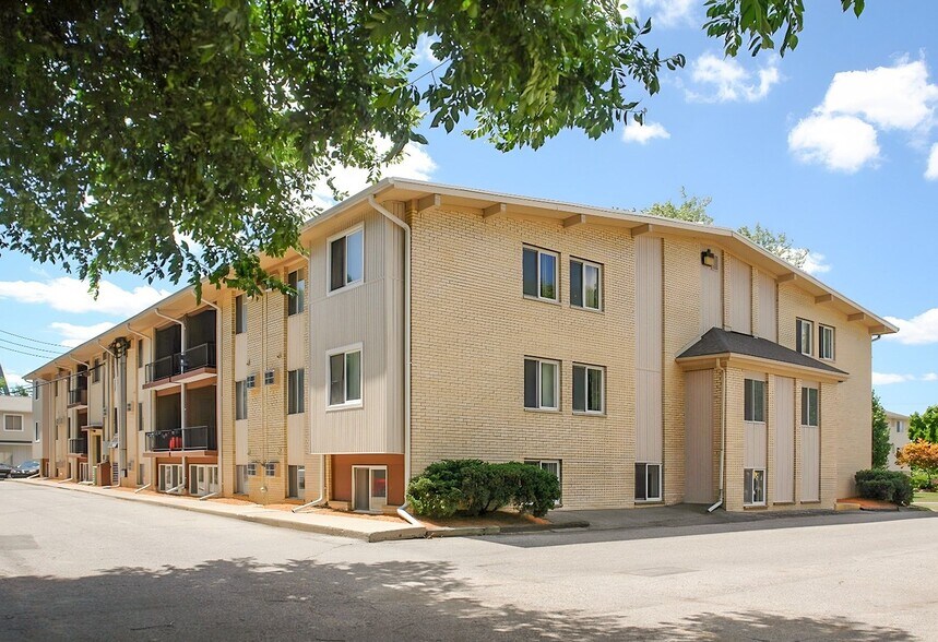 Interior Photo - Highland Apartments (Highland Caddis, LLC)