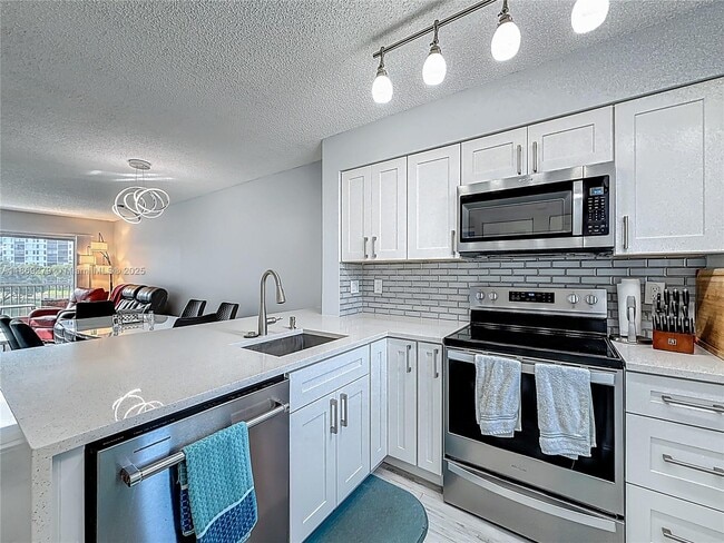 Building Photo - 2228 N Cypress Bend Dr