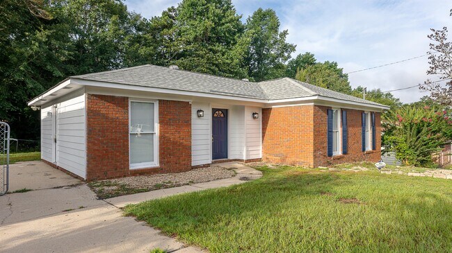 Building Photo - 6806 Cove Cir