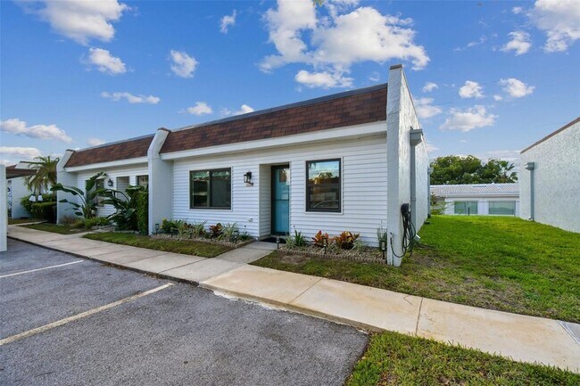 Building Photo - 9032 Mission Oaks Blvd