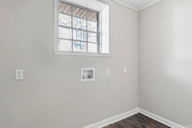 Building Photo - 2014 W Lakeview