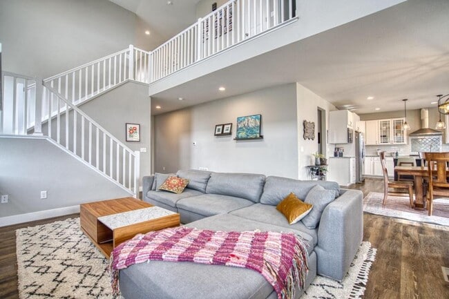 Building Photo - 633 Great Basin Ct