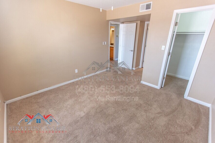 Building Photo - 1241 N 48th St