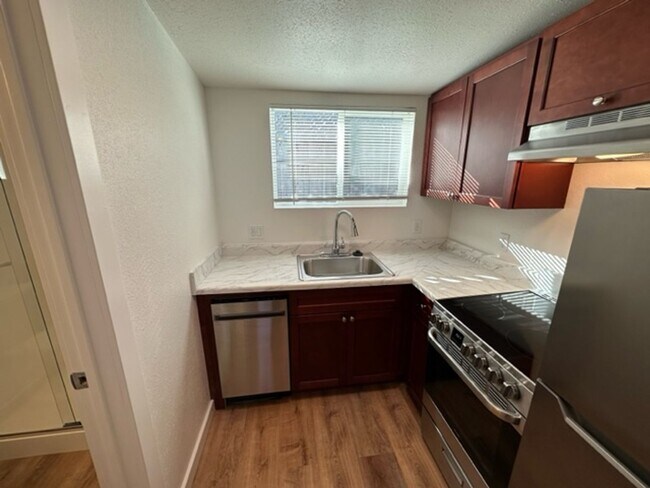 Building Photo - 2020 Brommer St