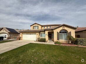 Building Photo - 2 Story Home in West Bakersfield