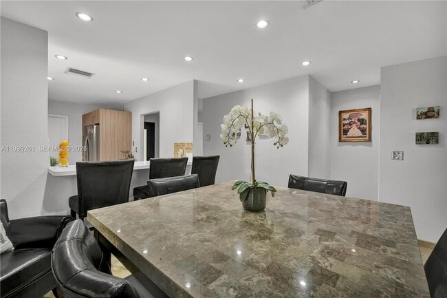 Building Photo - 3996 Estepona Ave