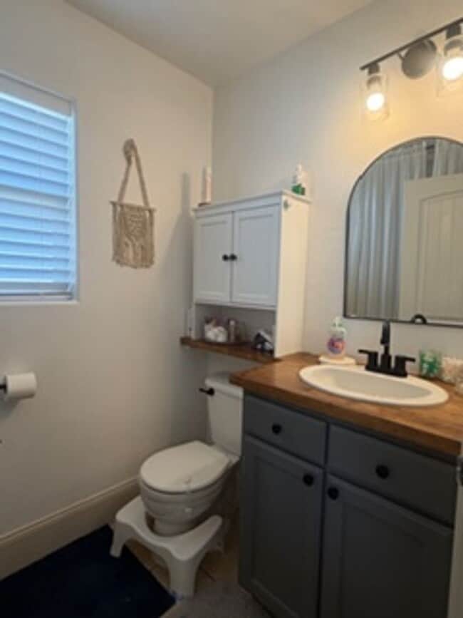 Building Photo - Beautiful 4 Bed / 2.5 Bath Home in Quiet Neighborhood