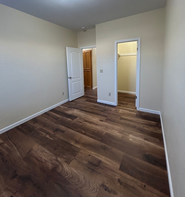 Building Photo - 366 Hollyhock Cir