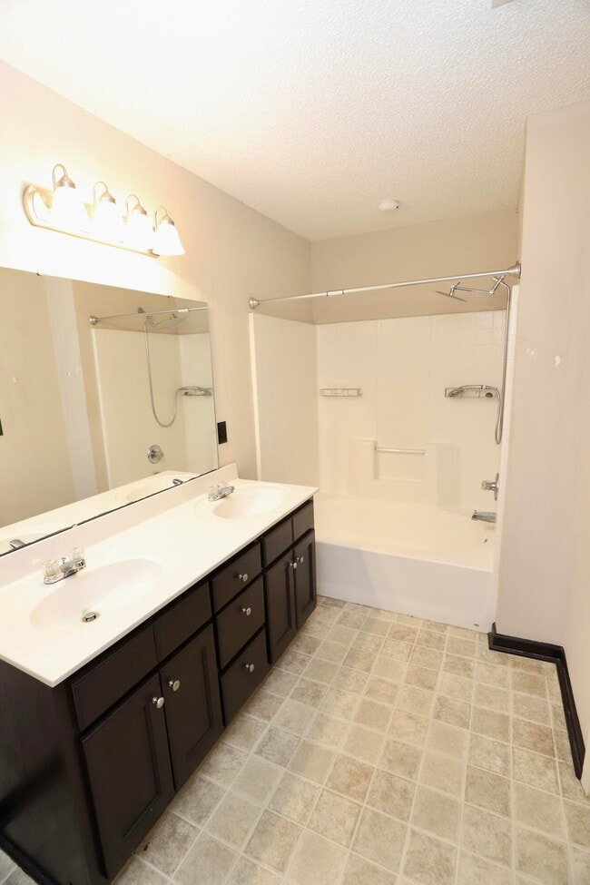 Building Photo - 2605 Turningleaf Ln