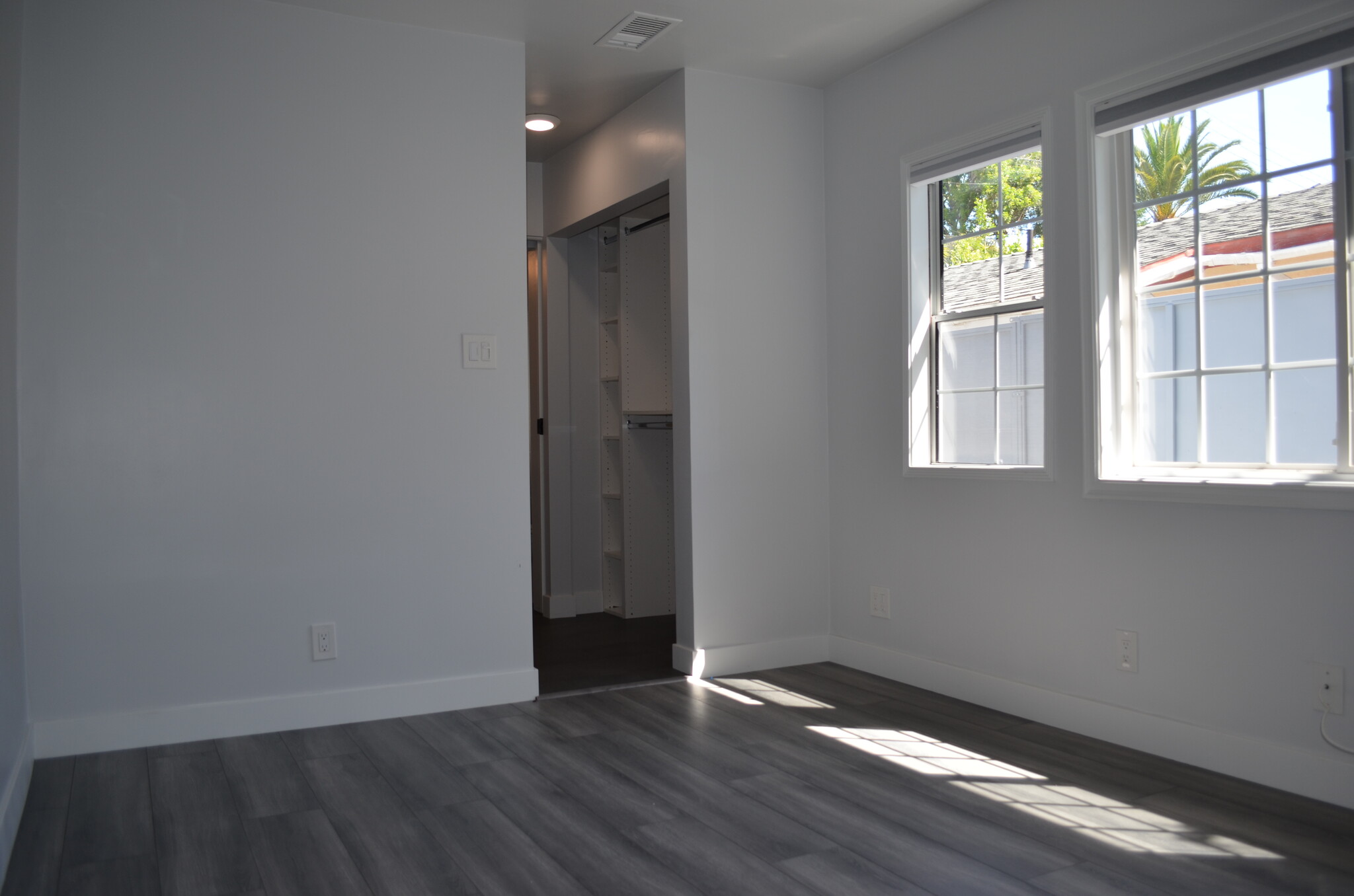 Building Photo - 813 Pier Ave