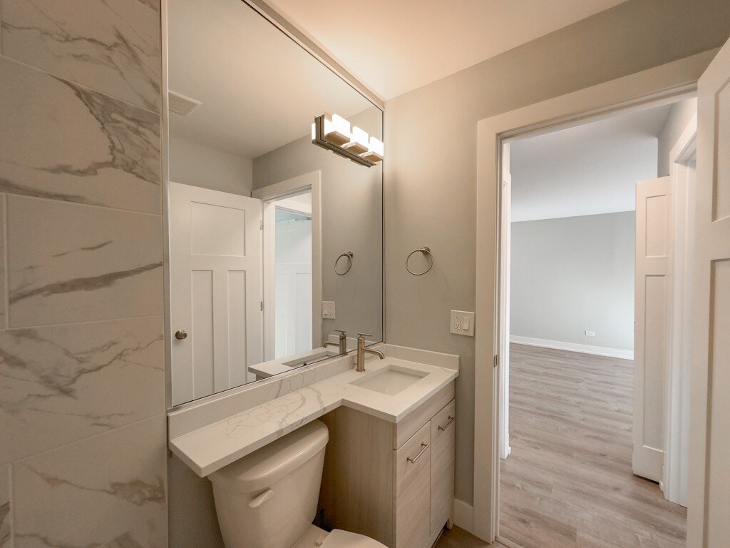 Building Photo - 503 W Barry Ave