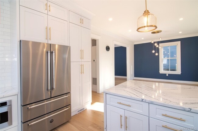 Building Photo - 126 Main St