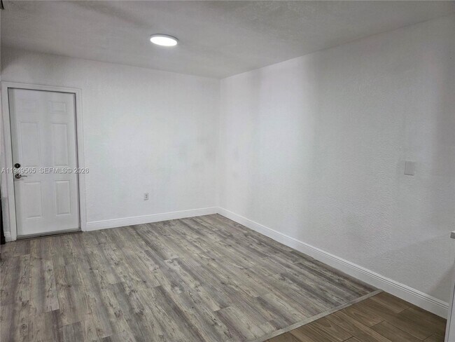 Building Photo - 1191 W 53rd Terrace