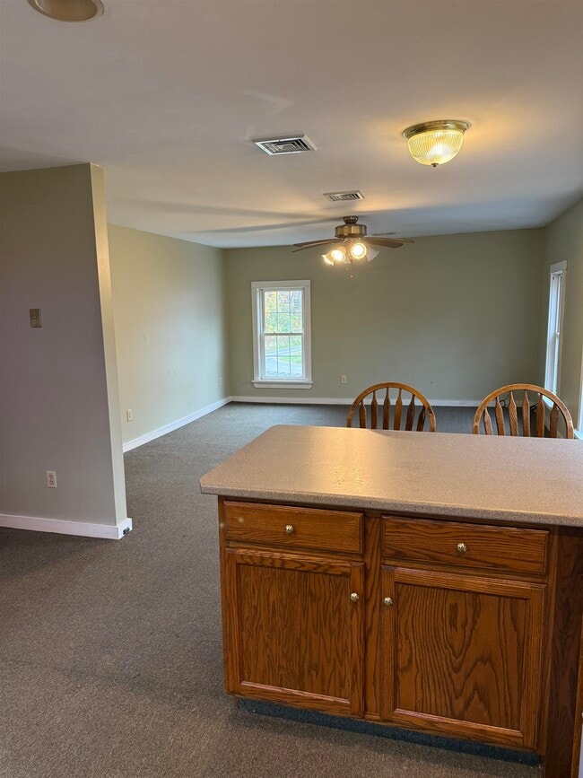 Building Photo - 586 Bellows Falls Rd