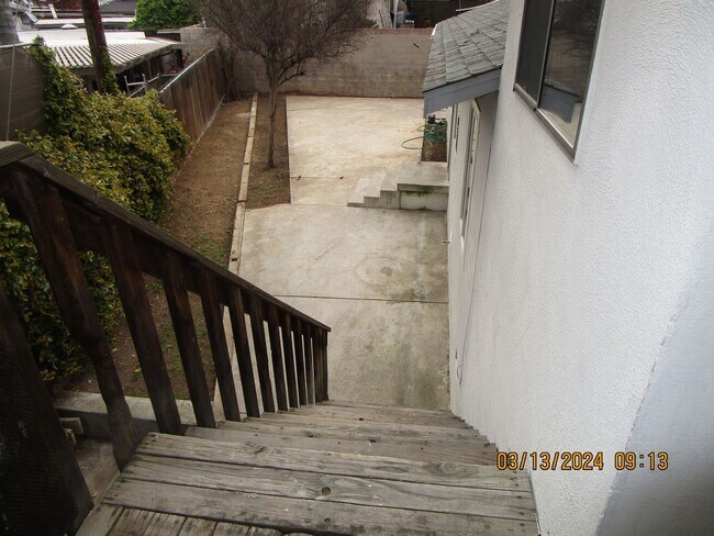 Building Photo - East Bakersfield Ready to Move In House wi...