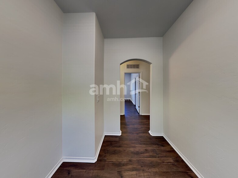 Building Photo - 397 East Placita Rejilla