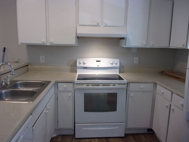 Building Photo - 1694 Eagles Pl
