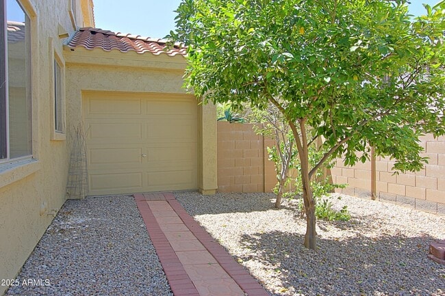 Building Photo - 18560 E Strawberry Dr
