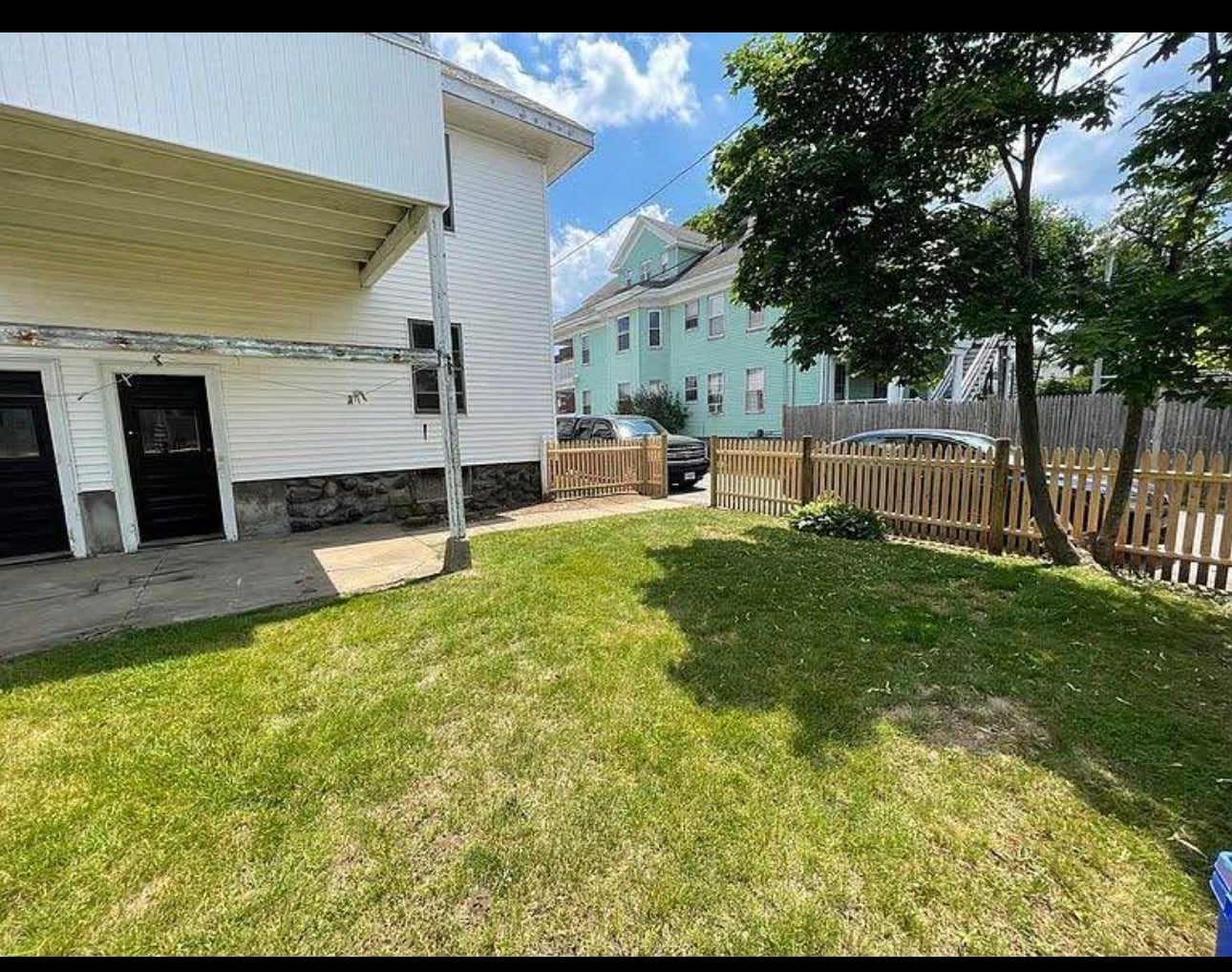 Building Photo - 20 Chapman St