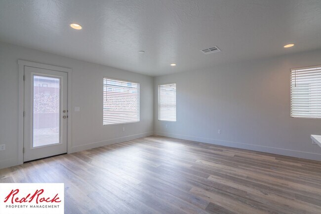 Building Photo - Innovative Design! 4 Bedroom Home in the Beautiful Desert Playa Community