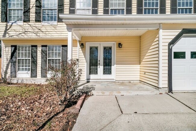 Building Photo - 121 Sully St