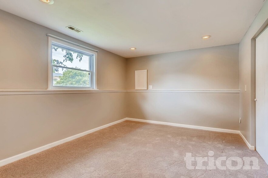 Building Photo - 329 Kearney Dr