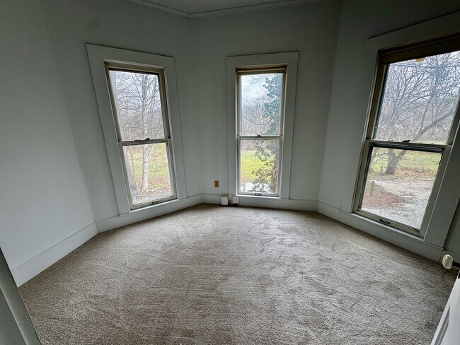 Building Photo - 4550 E Ooley Ave