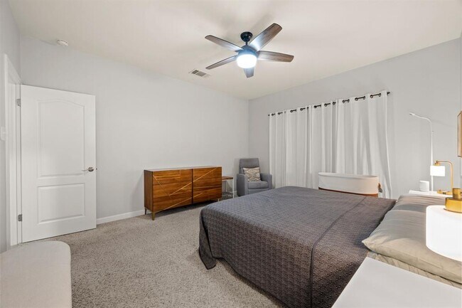 Building Photo - 5707 Marchmont Ln