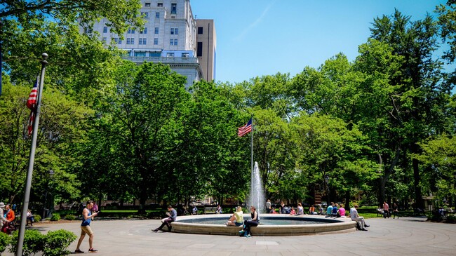 Washington Square Park (0.3 Miles) - 722 Lombard St