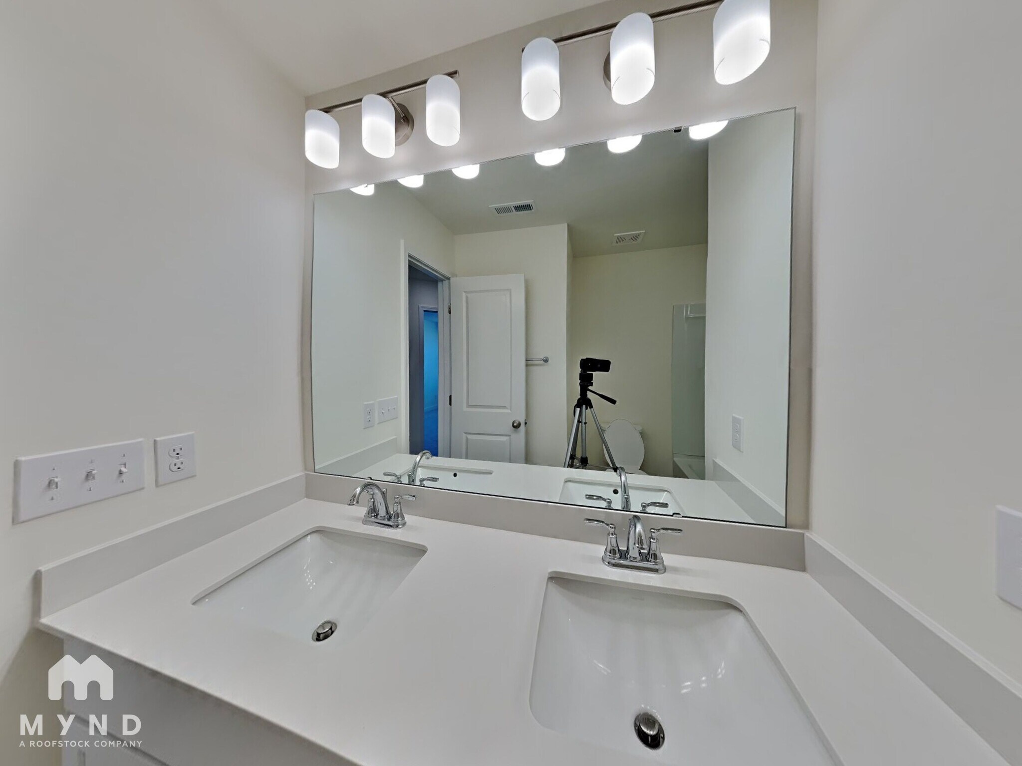 Building Photo - 1546 Cedar Tree Dr