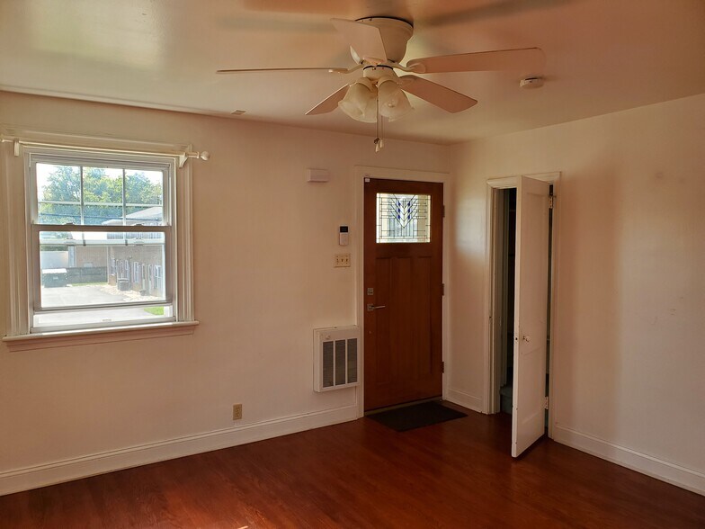 Building Photo - 2411 Patane Ave