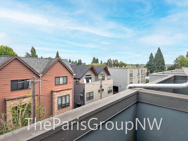 Building Photo - Gorgeous Green Lake TH – 1 Block to Lake