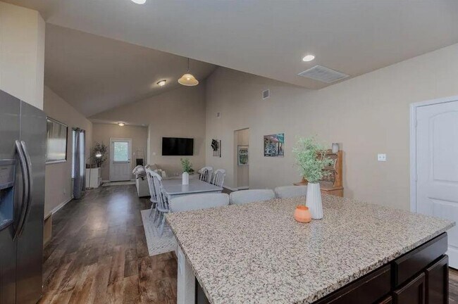 Building Photo - 652 Donegal Ln