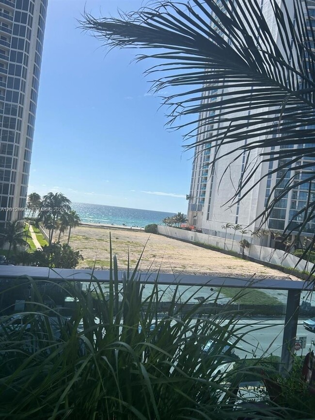 Building Photo - 17550 Collins Ave