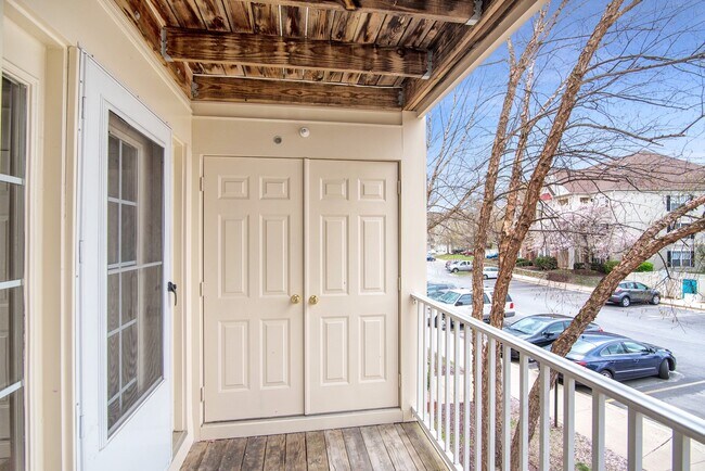 Building Photo - 3 Bed 2 Bath - Germantown Condo - Washer/Dryer In Unit