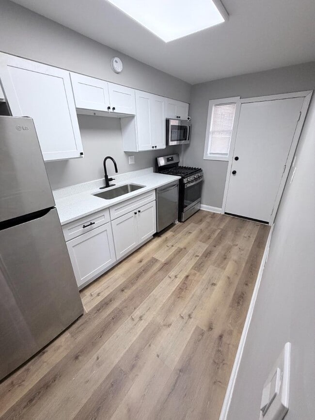 Primary Photo - 5425 Whitlock Rd