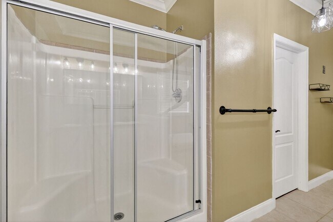 Building Photo - Charming and spacious home for rent in Leesburg!