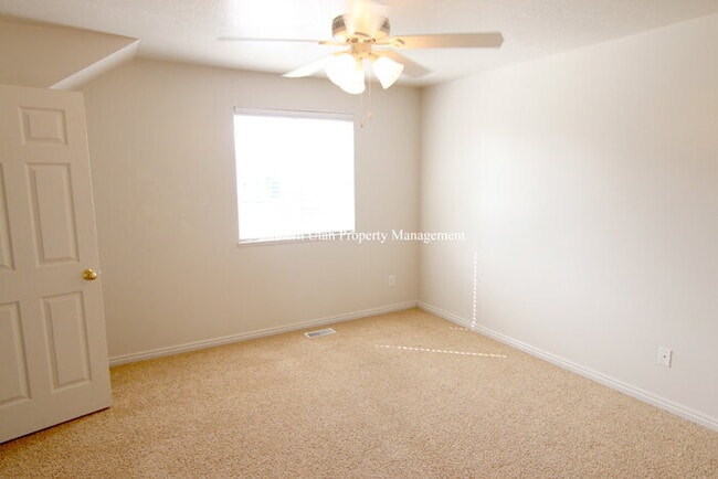Building Photo - 2 Bed, 1.5 Bath, HVAC