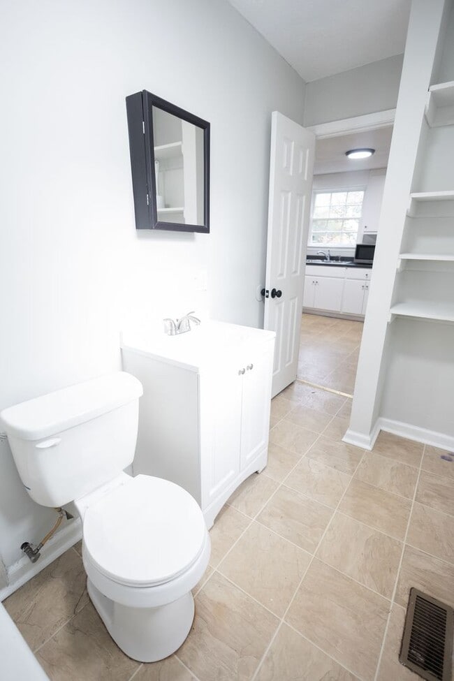 Building Photo - 2 Bedroom House for Rent in Macon, GA – THIS IS NOT A DUPLEX Near Mercer University | $800/mo