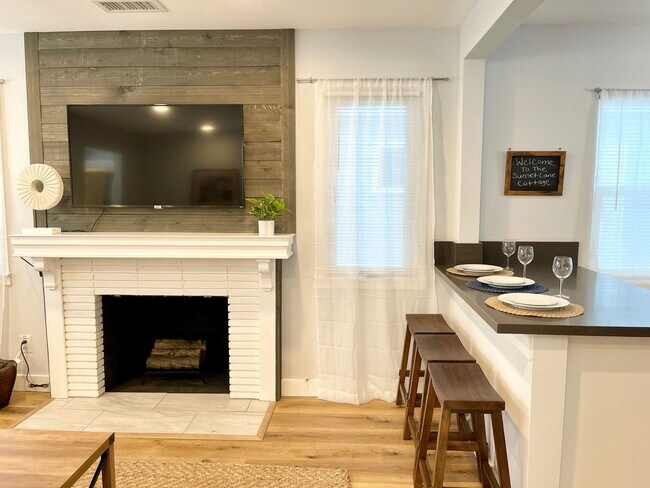 Building Photo - 3945S- The Sunset Lane Cottage | FURNISHED