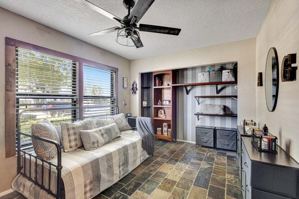 Building Photo - 13005 Meadowbreeze Dr