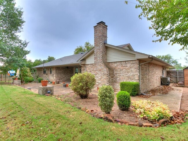 Building Photo - 309 Kingsbury Dr